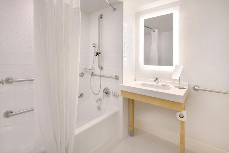 King Room with Balcony and Adapted Tub - Mobility Accessible image 1