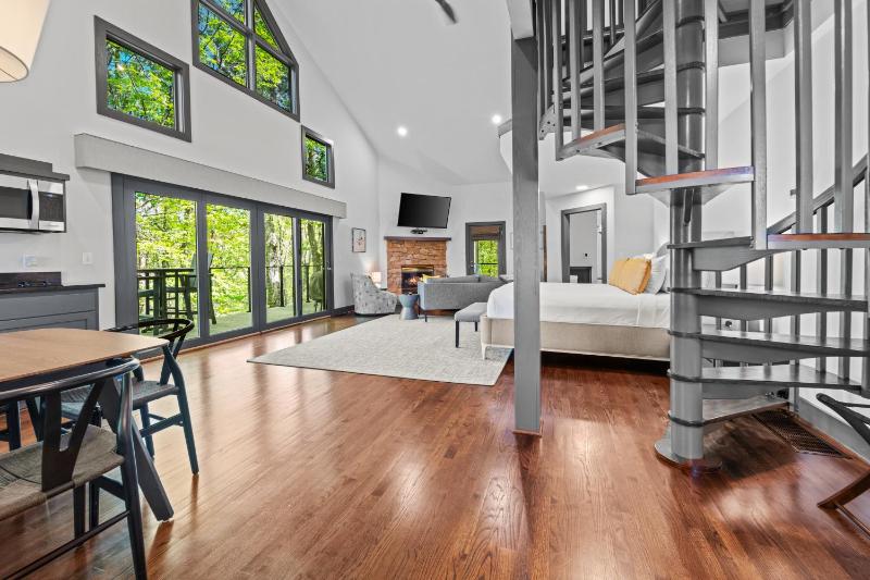 Family Room image 1