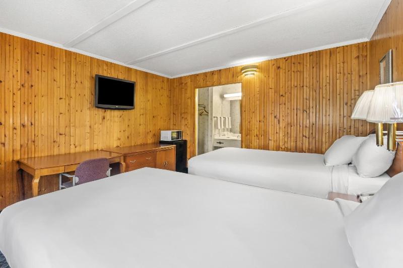 2 Double Beds Smoking image 1