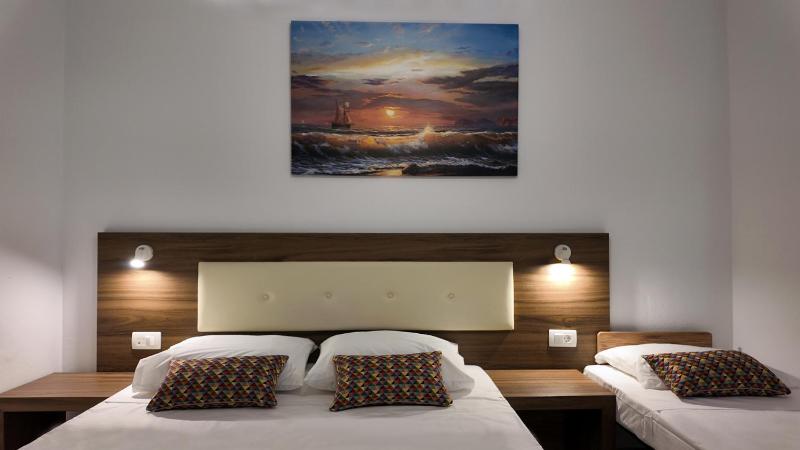 Triple Room with City View image 2