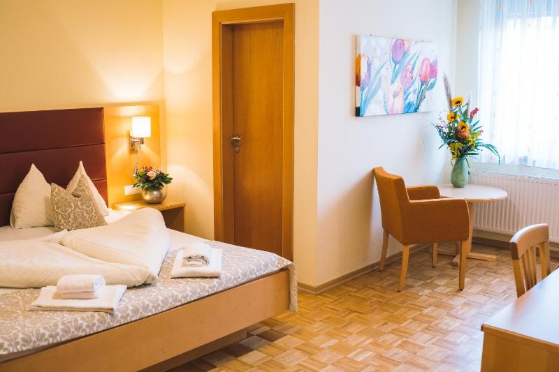 Double Room image 4