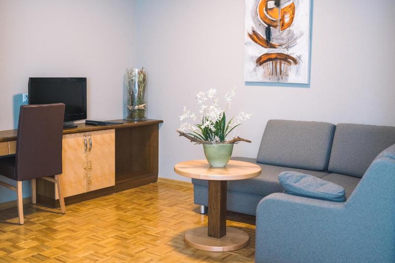 Family Room (2 Adults + 2 Children) image 4