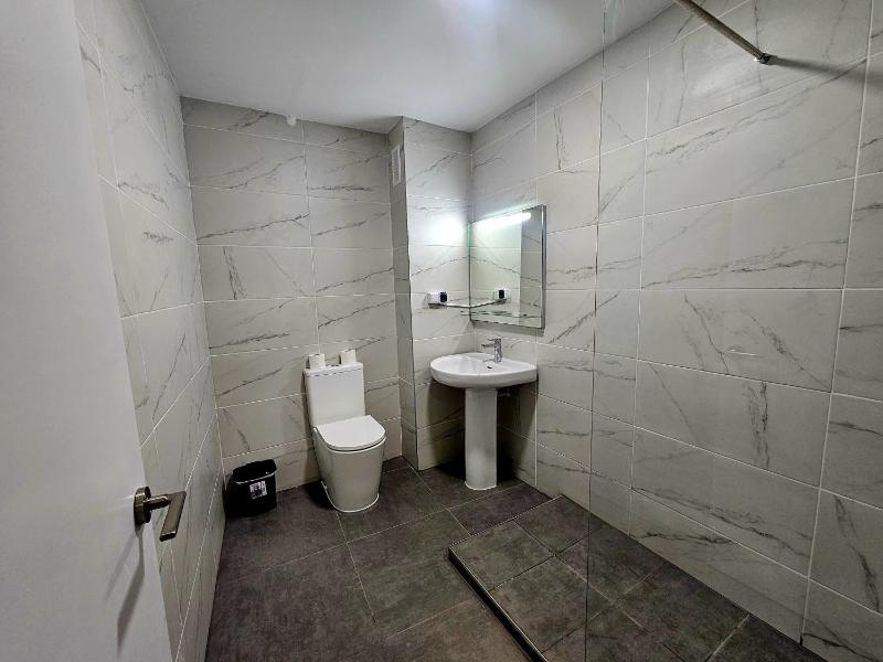One-Bedroom Apartment image 2