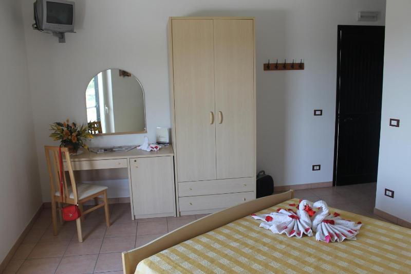 Double Room image 4