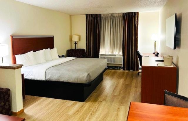 Deluxe King Room - Non-Smoking image 2