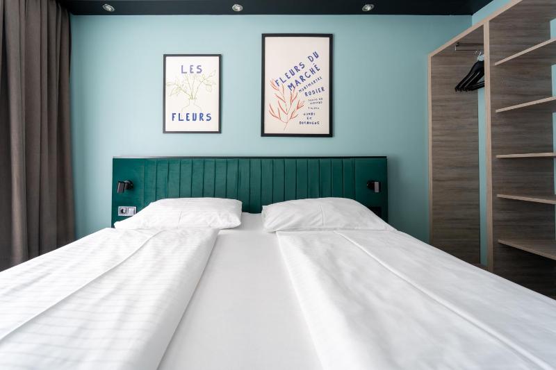 Double Room with Terrace image 3