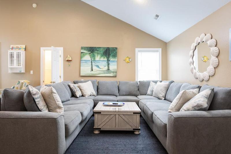 Less than 5min Walk to Beach with Pool Fire Pit - image 34