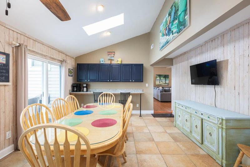 Less than 5min Walk to Beach with Pool Fire Pit - image 13