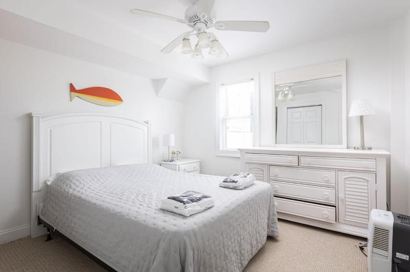 Less than 5min Walk to Beach with Pool Fire Pit - image 8