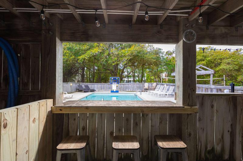 Less than 5min Walk to Beach with Pool Fire Pit - image 49