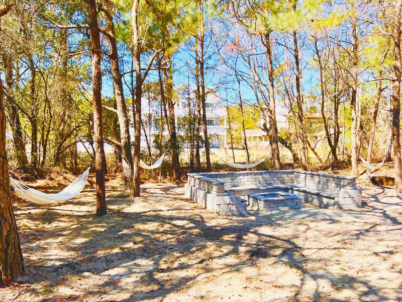 Less than 5min Walk to Beach with Pool Fire Pit - image 20