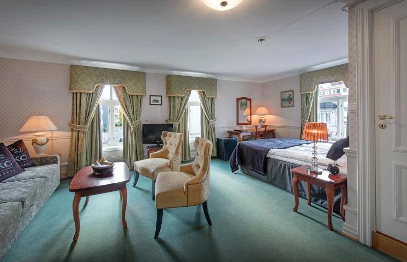 Classic Twin Room image 1