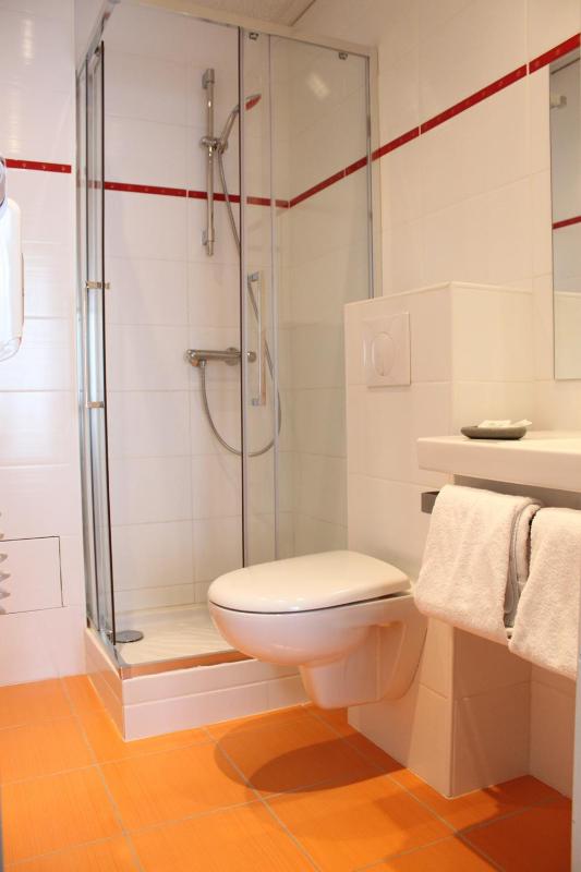 Standard Twin Room image 2