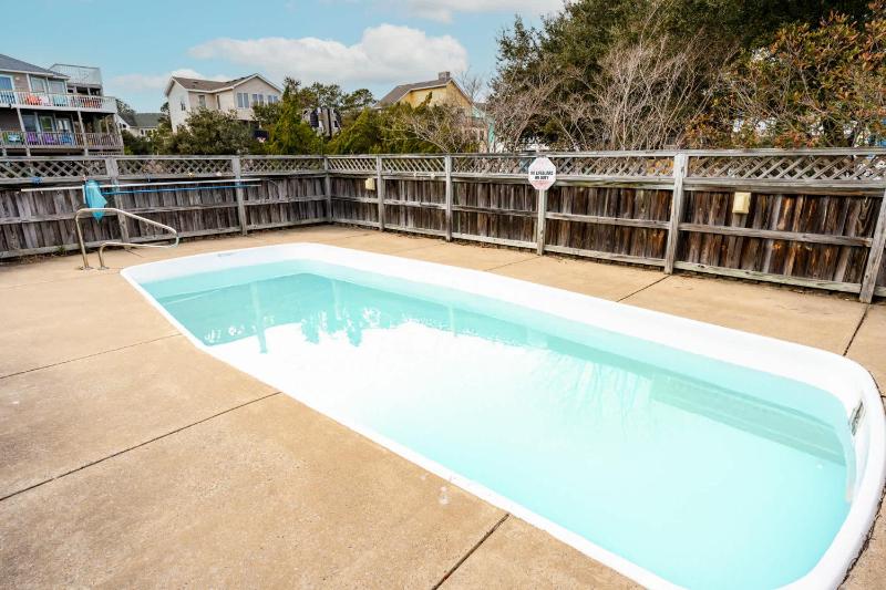 Oceanside with Pool Hot Tub and Updated Interior - image 9