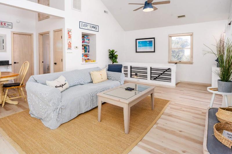 Oceanside with Pool Hot Tub and Updated Interior - image 28