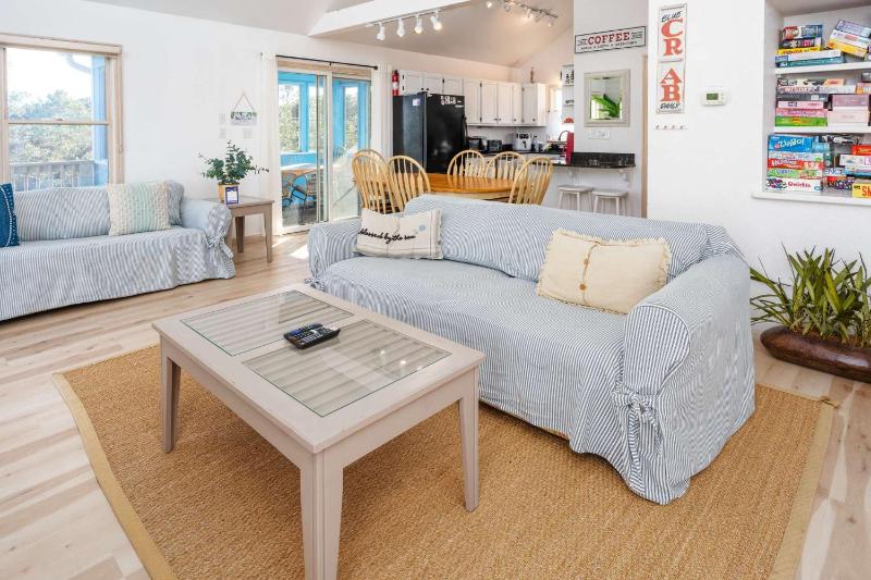 Oceanside with Pool Hot Tub and Updated Interior - image 32
