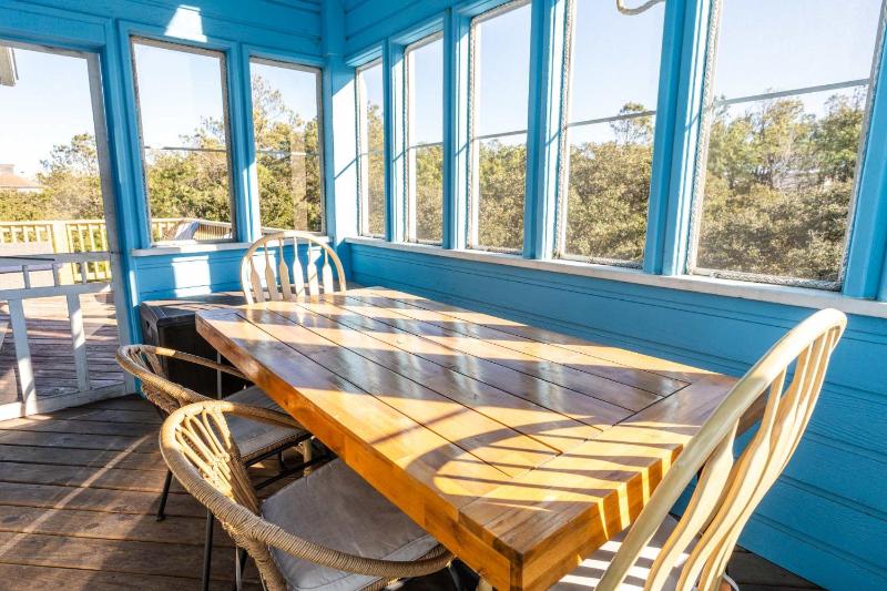 Oceanside with Pool Hot Tub and Updated Interior - image 34