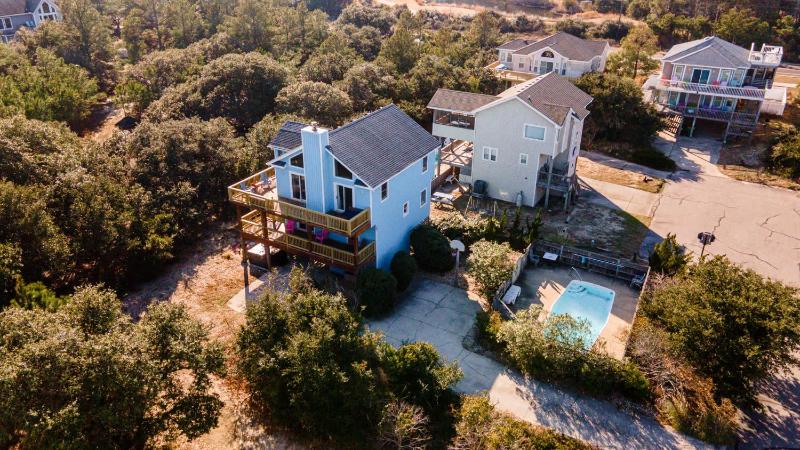Oceanside with Pool Hot Tub and Updated Interior - image 16