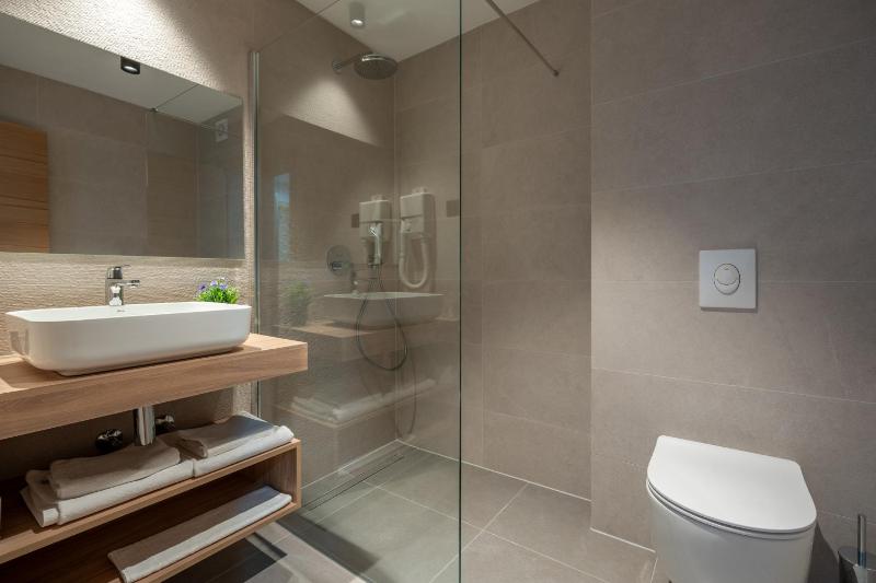 Triple Room with Sea View image 1