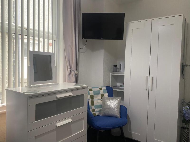 Double Room image 4