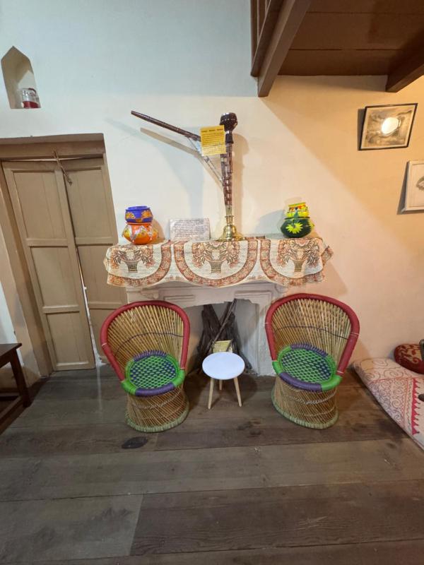 Landour Apartment Beauty and Charm Kothri- Vintage Vibes - image 11