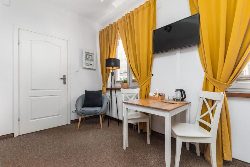 Quadruple Room with Private Bathroom image 3