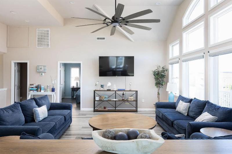 Gorgeous Semi-Oceanfront Home in Whalehead - image 14