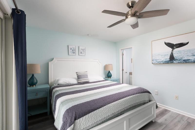 Gorgeous Semi-Oceanfront Home in Whalehead - image 26