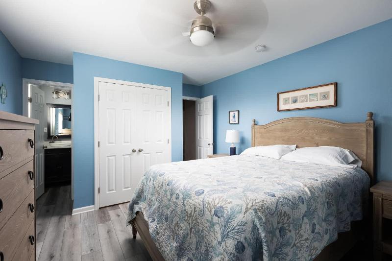 Gorgeous Semi-Oceanfront Home in Whalehead - image 40