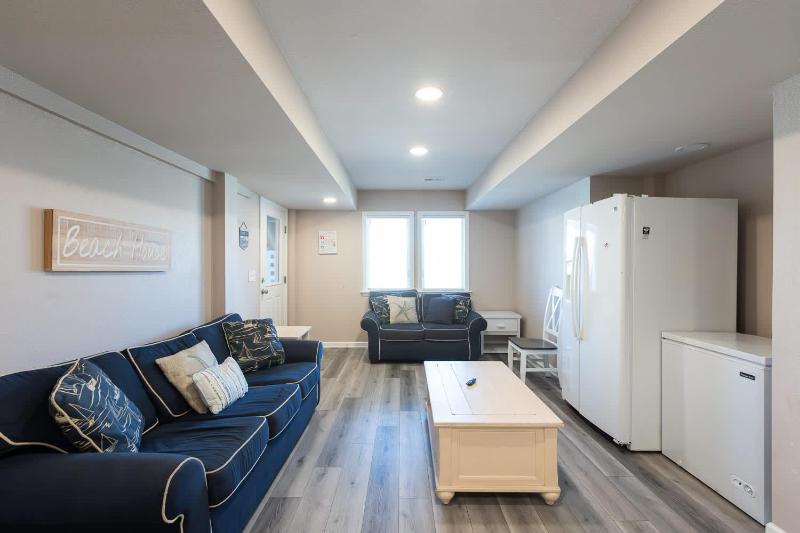 Gorgeous Semi-Oceanfront Home in Whalehead - image 3