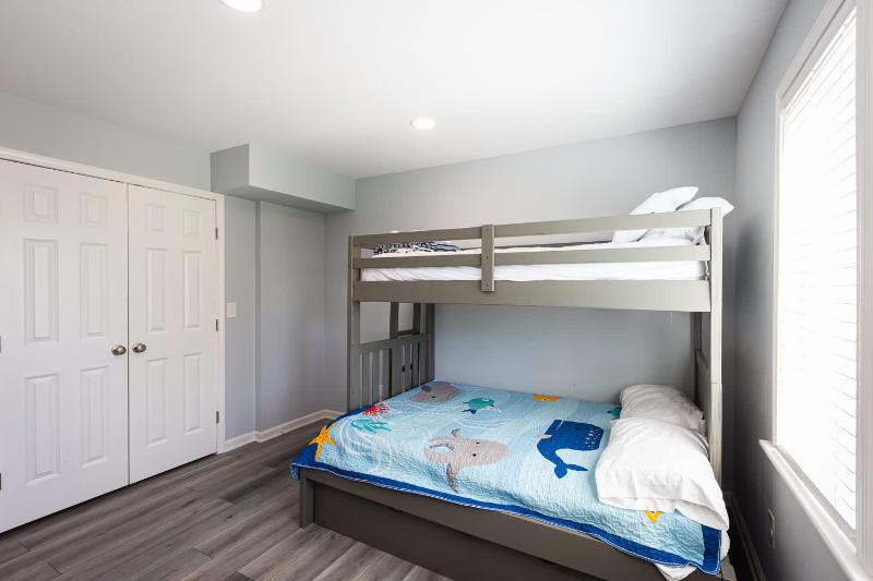 Gorgeous Semi-Oceanfront Home in Whalehead - image 37