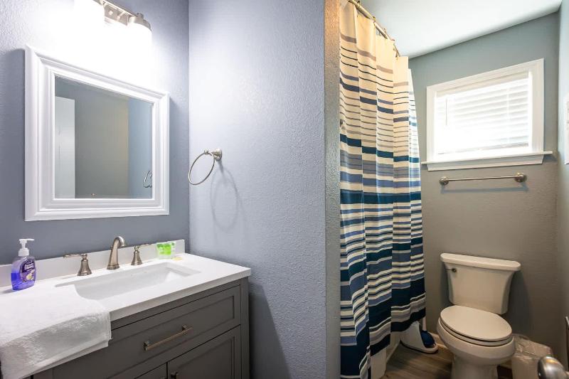 Gorgeous Semi-Oceanfront Home in Whalehead - image 44