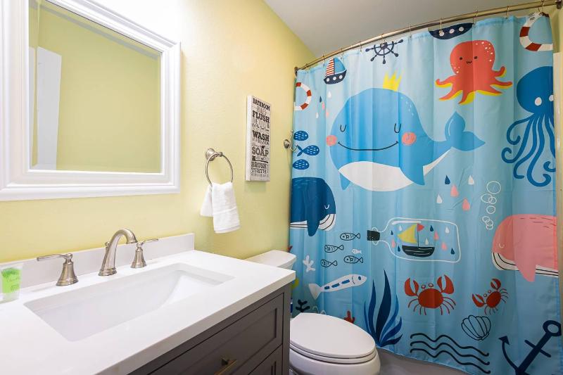 Gorgeous Semi-Oceanfront Home in Whalehead - image 21