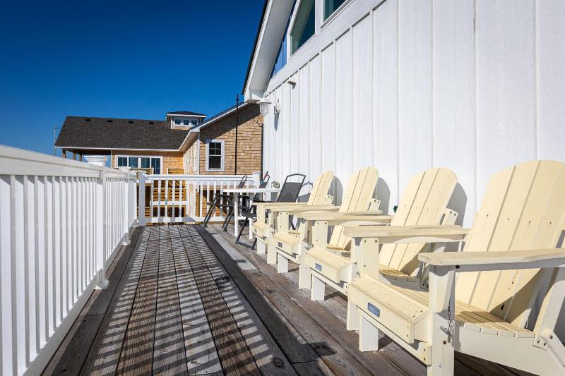 Gorgeous Semi-Oceanfront Home in Whalehead - image 41