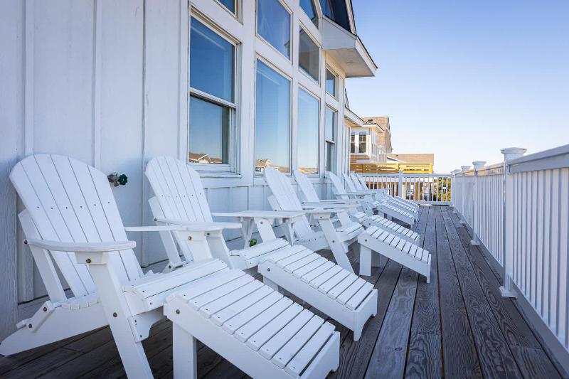 Gorgeous Semi-Oceanfront Home in Whalehead - image 17