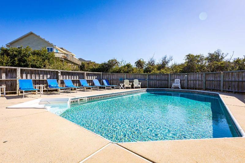 Gorgeous Semi-Oceanfront Home in Whalehead - image 46