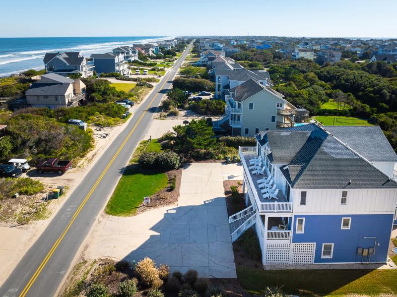 Gorgeous Semi-Oceanfront Home in Whalehead - image 28