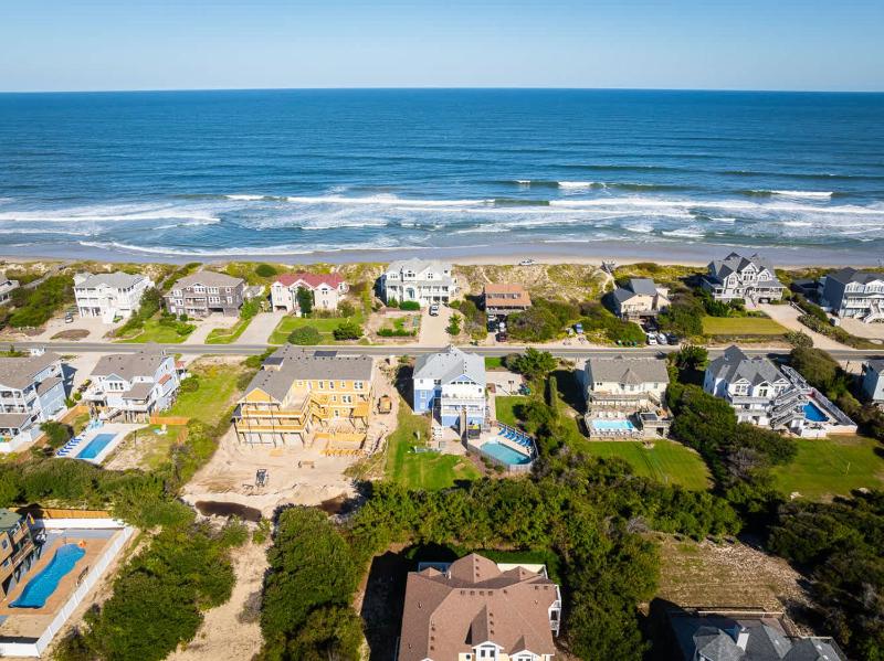Gorgeous Semi-Oceanfront Home in Whalehead - image 38