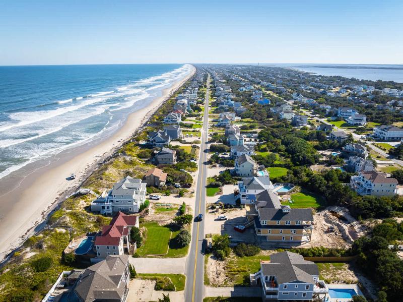 Gorgeous Semi-Oceanfront Home in Whalehead - image 5