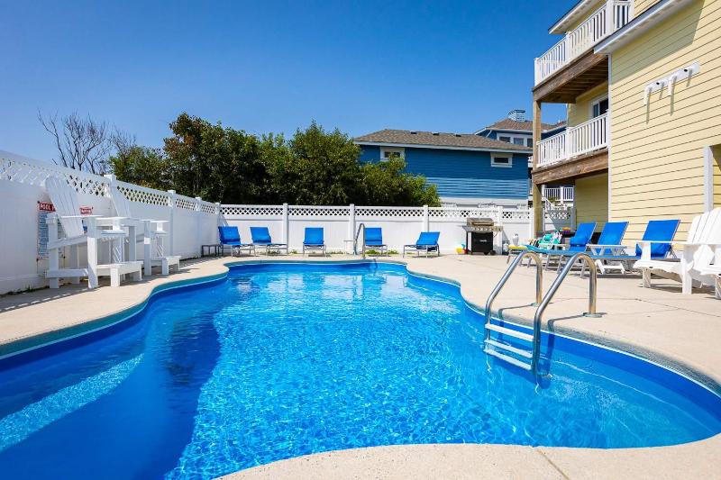 Semi-Oceanfront Retreat with Pool Theater Elevator - image 40