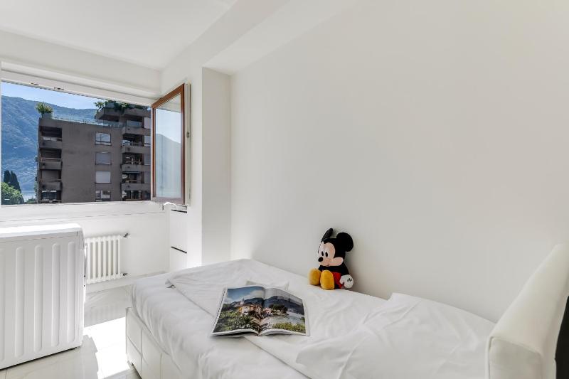 Paradiso Incanto Lake View Apartment - Happy Rentals - image 8