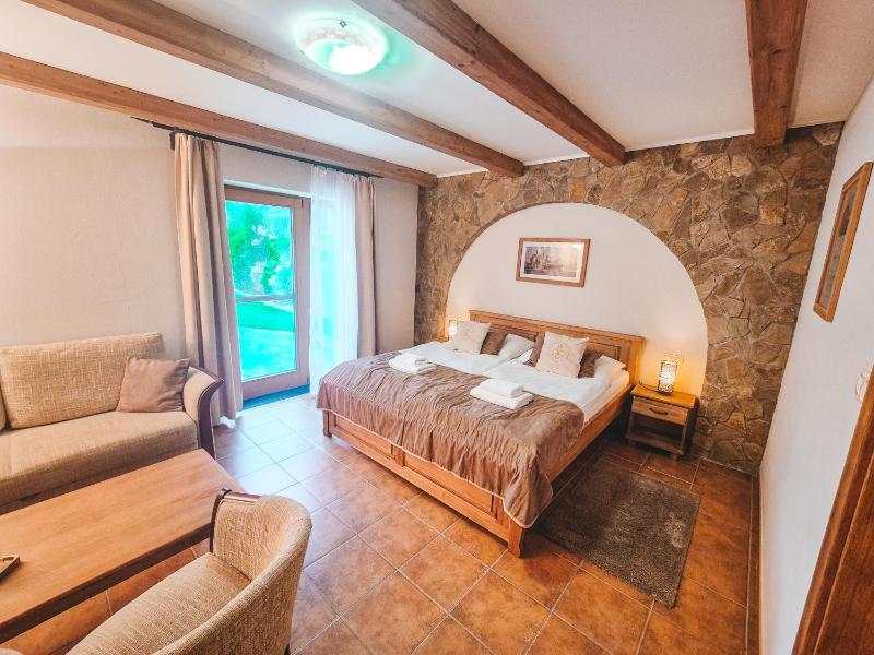 Double Room image 3