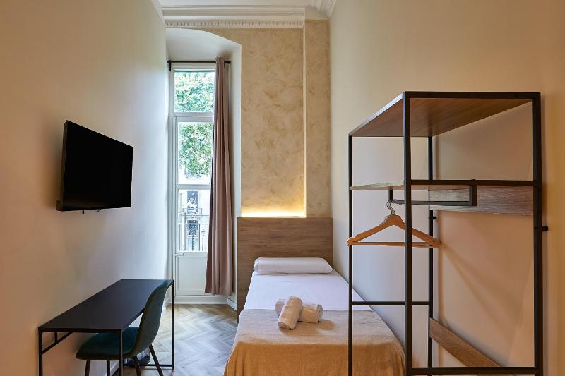 Single Room with Shower image 4
