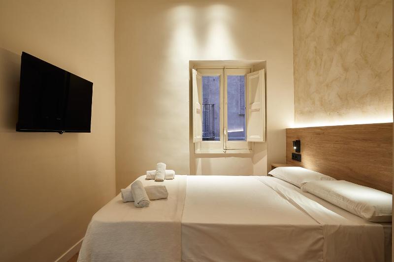 Double Room with Shared Bathroom image 2