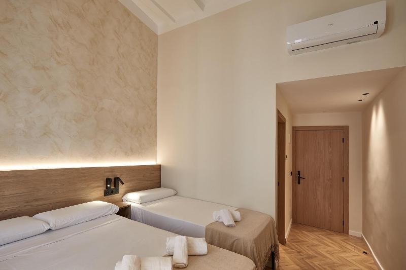 Triple Room with Shower image 4