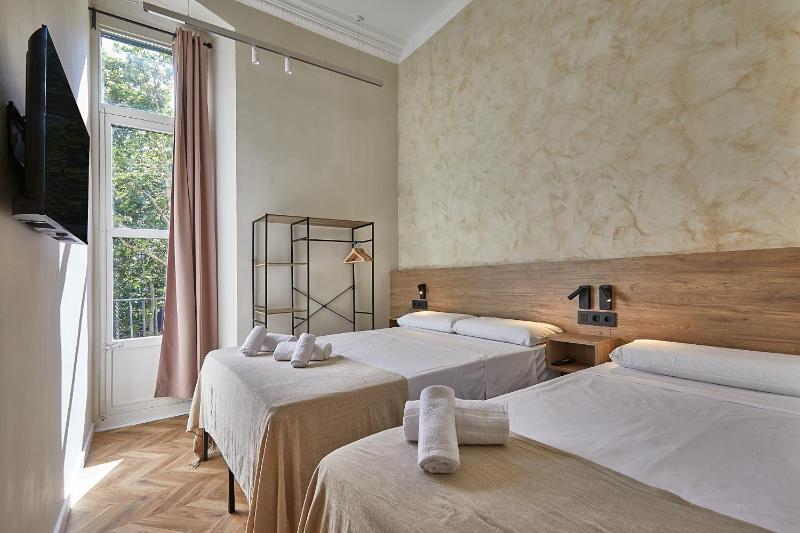 Triple Room with Private Bathroom image 1