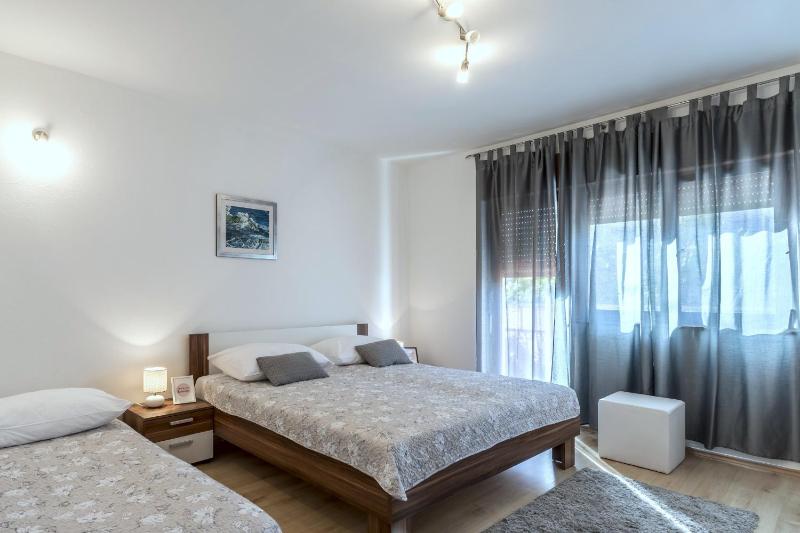 Apartments with parking space Kastel Stafilic Kastela - 20662 - image 12