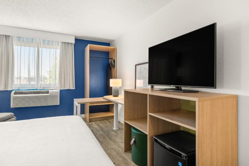 King Room image 3
