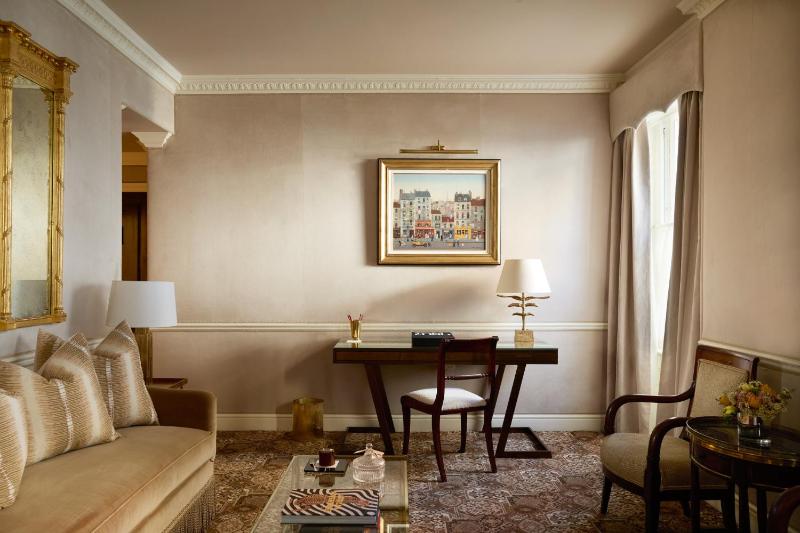 Victoria & Albert Suite  image 4