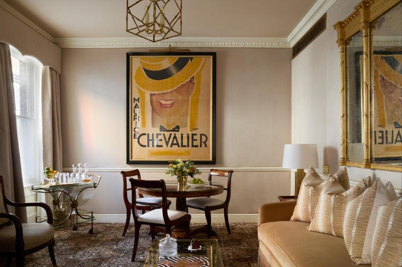 Victoria & Albert Suite  image 3